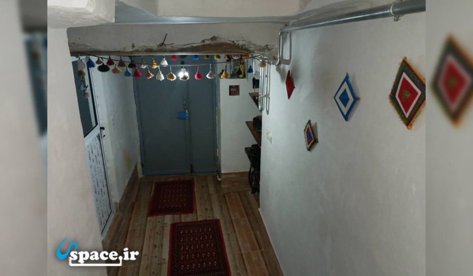 نمای داخلی سوئیت 35 متری اقامتگاه بوم گردی سولین - سنندج - روستای گلین