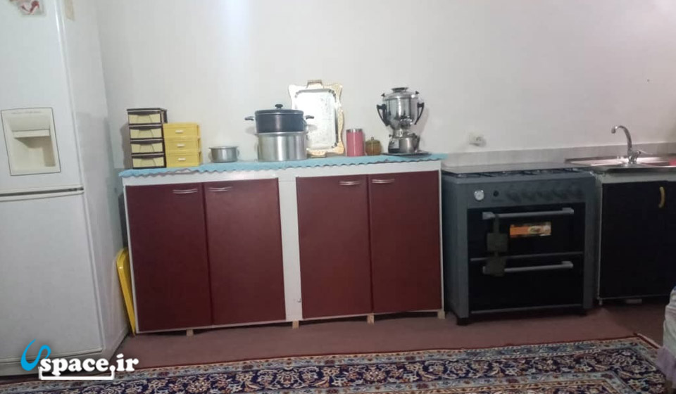 آشپزخانه سوئیت 35 متری اقامتگاه بوم گردی سولین - سنندج - روستای گلین